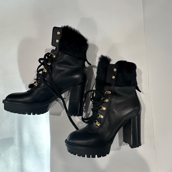 Gianvito Rossi Alaska Leather Fur-Trimmed Boots - Size 38. Dust Bags and Box. - Picture 3 of 16